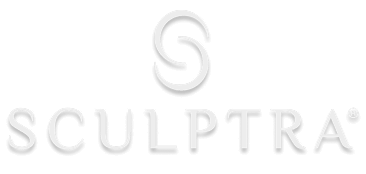 Logo sculptra blanco - Logo de Sculptra®, con fondo oscuro y tipografía elegante en blanco, utilizado en productos de estética facial para estimulación de colágeno.