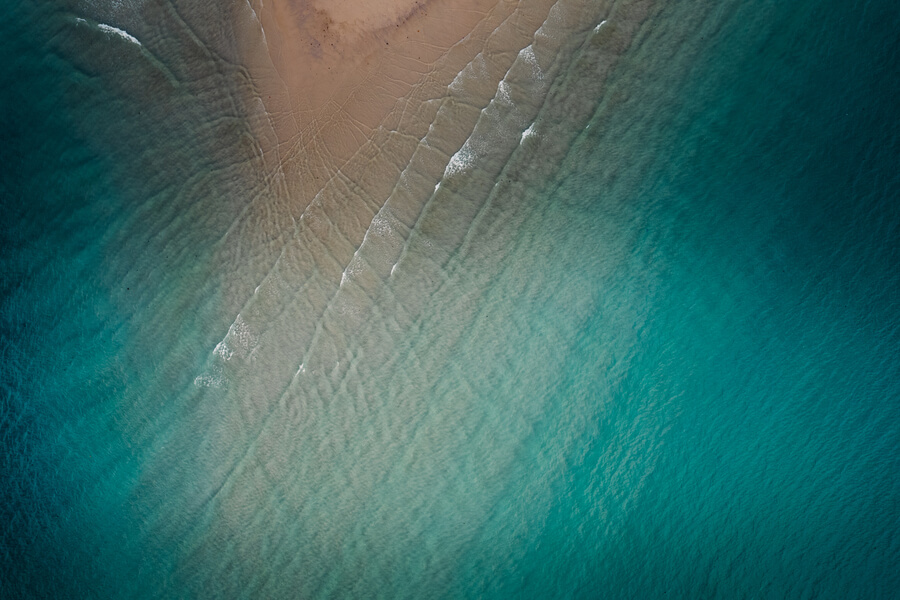 Tratamientos Sculptra - Vista aérea abstracta del mar y la orilla