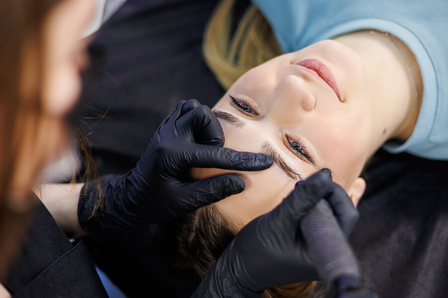 Micropigmentación de cejas pelo a pelo preguntas - Procedimiento de diseño o pigmentación de cejas