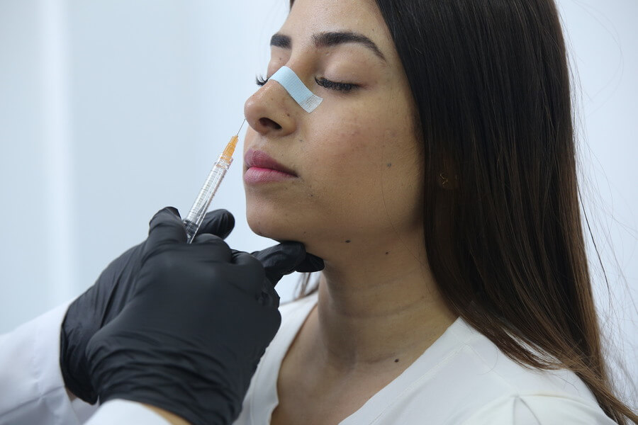 ¿Dónde puedo consultar sobre tratamientos faciales con ácido hialurónico?