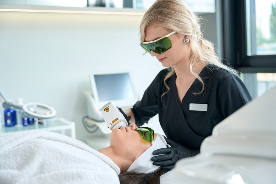 Láser CO2 Medellín como funciona -  Procedimiento láser facial.
