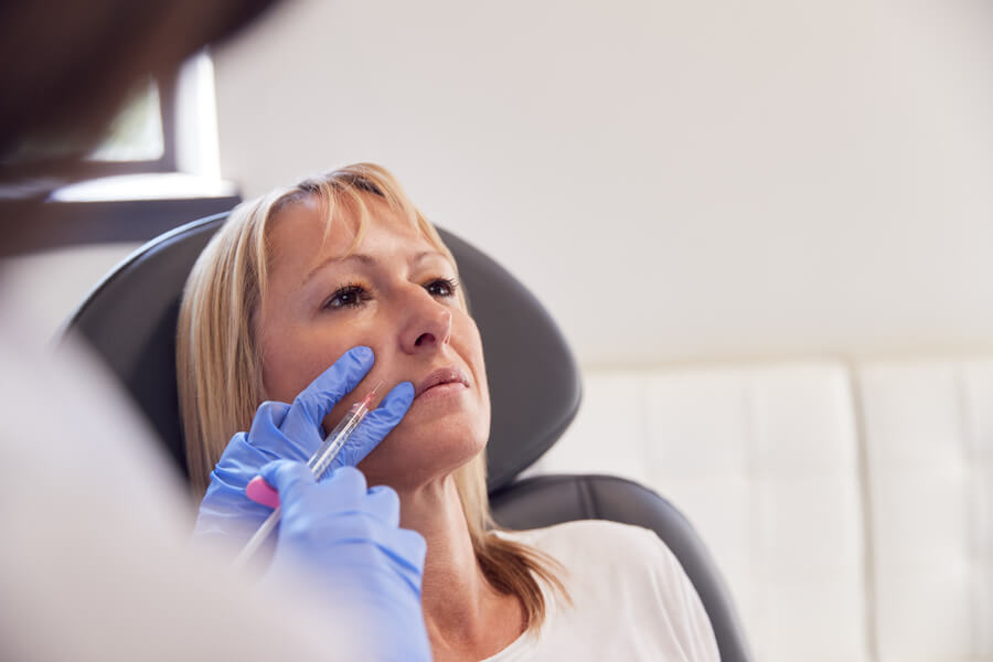 Sculptra Riesgos testimonios - Inyección estética facial.
