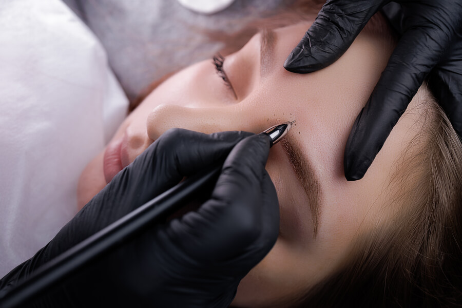 Etapas de la Micropigmentación de Cejas etapa 1 - Diseño de cejas semipermanente.