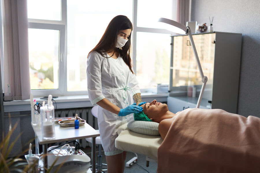 ¿Las clínicas ofrecen garantías o revisiones si el resultado del bótox no es el esperado?