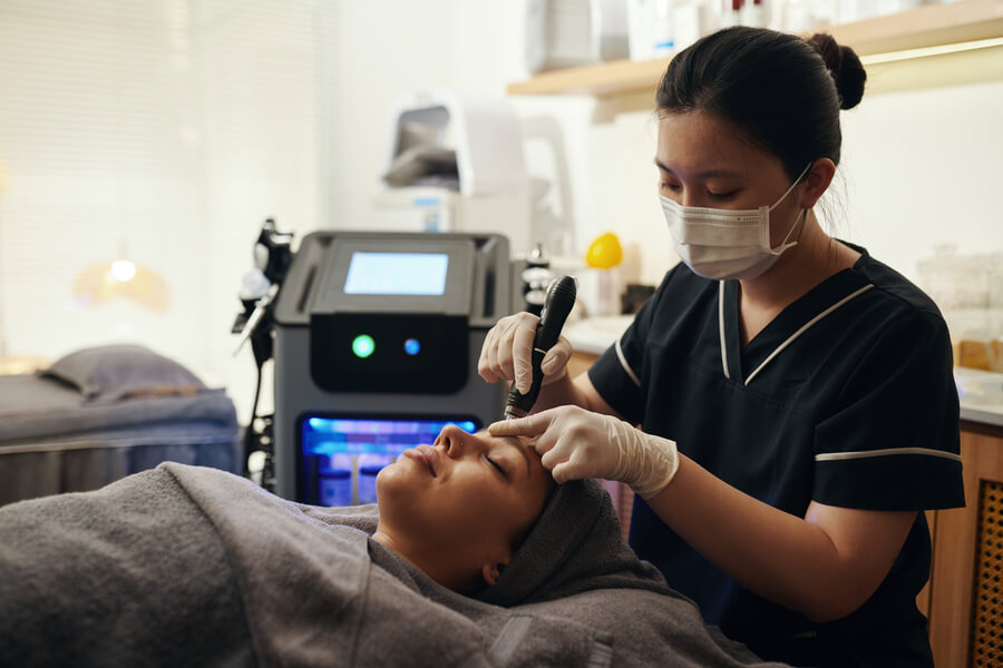 Clínicas dermatológicas que ofrecen tratamientos con ácido poliláctico en Antioquia