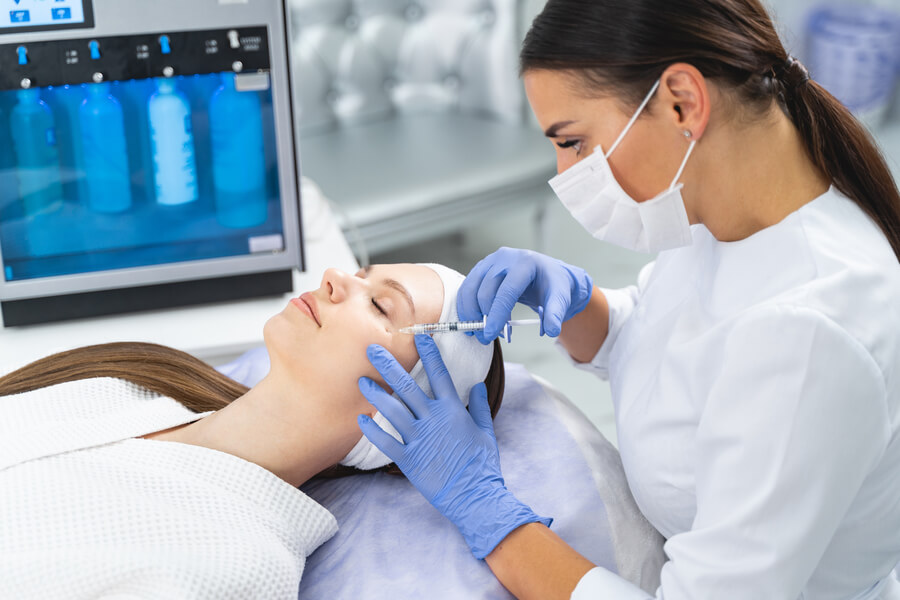 ¿Hay promociones o descuentos para tratamientos con Sculptra en clínicas de Medellín?